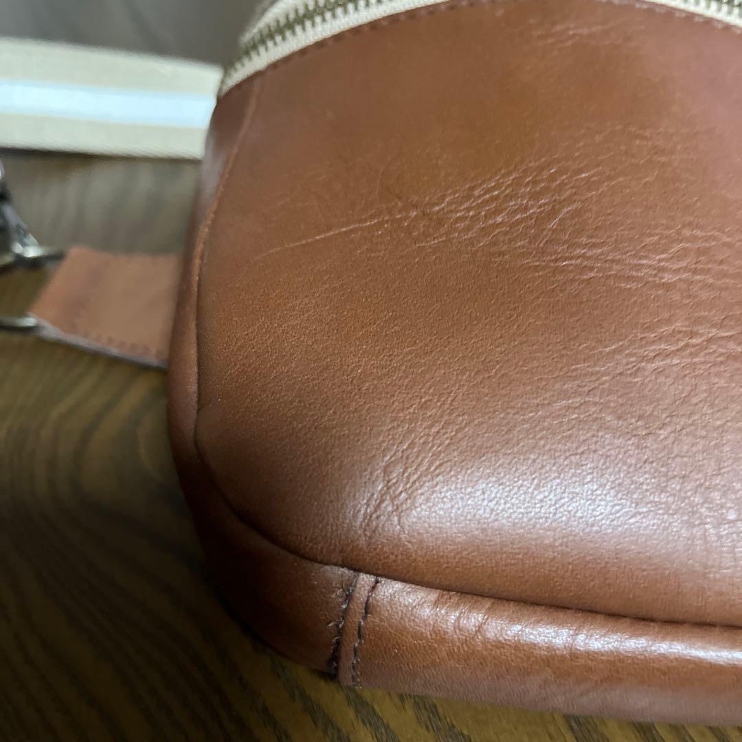 美品⭐︎Kanmi. 限定色ボディバッグ 防水レザー ウエストバッグ