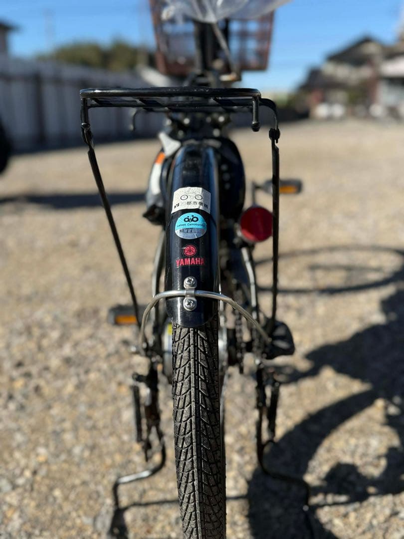 黒の電動アシストヤマハ自転車 20インチ バスケット付き