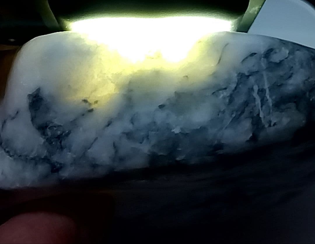 ★翡翠原石★糸魚川硬玉【横川・転石磨き470ｇ】