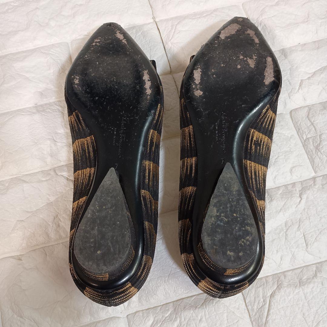 サルヴァトーレフェラガモ　パンプス　24　黒　ブラック　ゴールド　7D