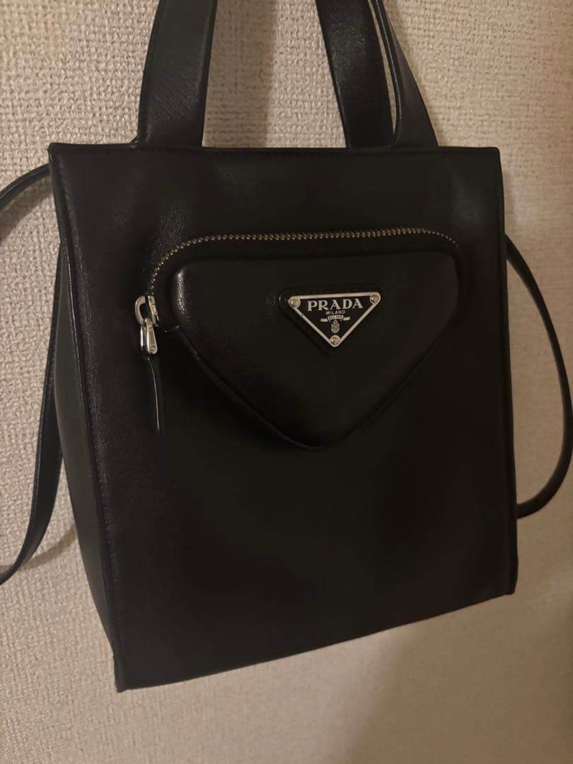 プラダ　ショルダーバッグ　1BG418 ブラック　ナッパレザー