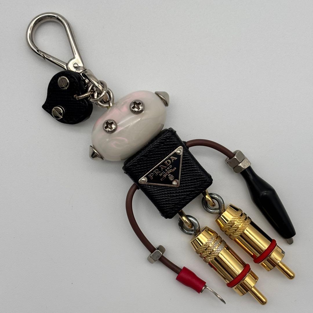 未使用級 プラダ エドワード キーホルダー ロボット 三角ロゴ サフィアーノ 黒