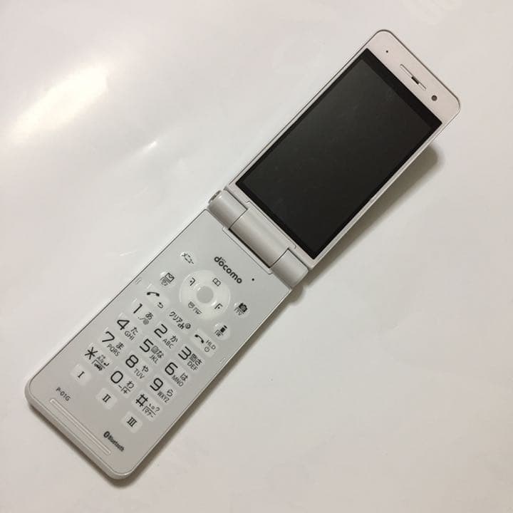docomo P-01G ホワイト♡超美品♡本体、卓上ホルダ、充電器3点セット3