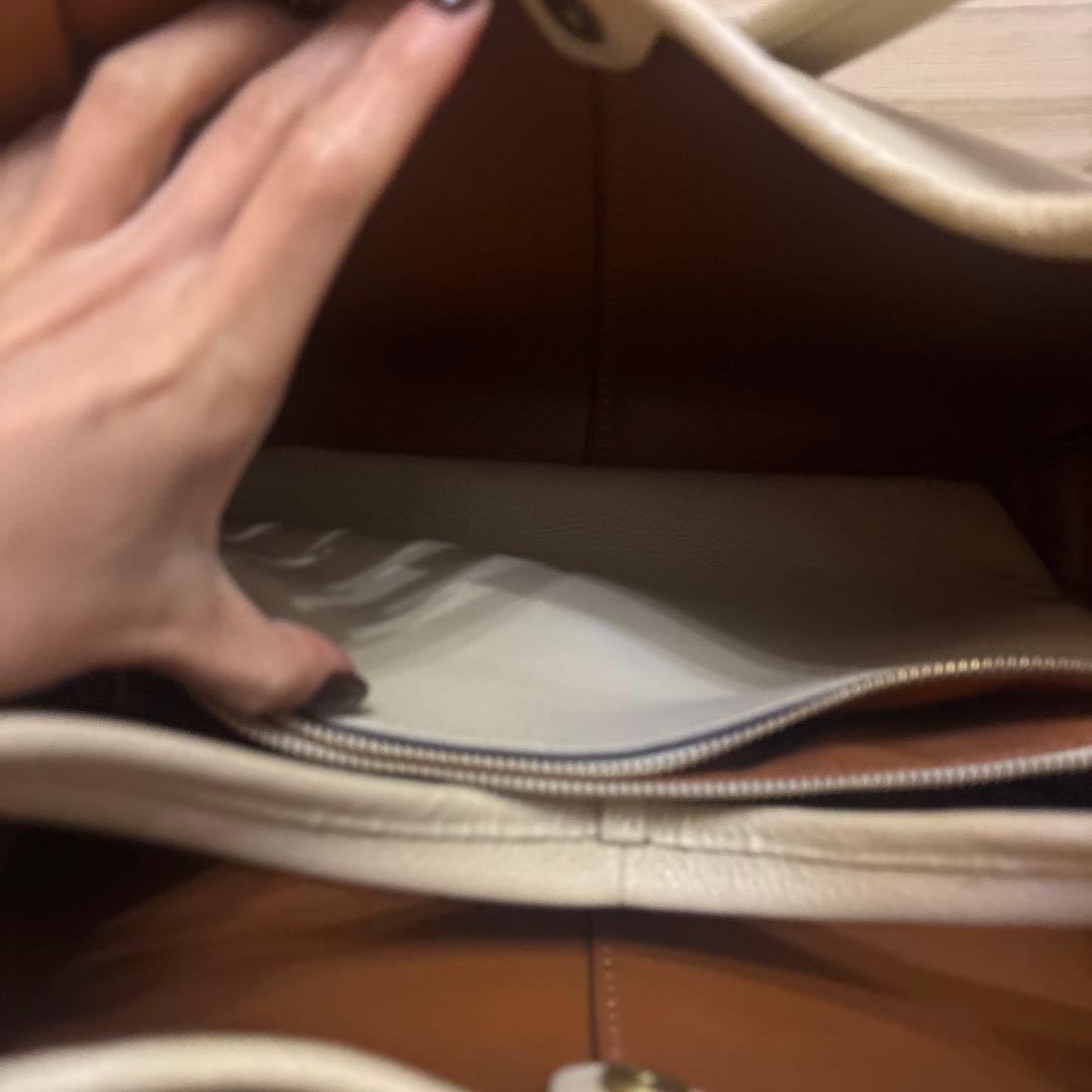 ち*坊様 ベージュ 合成皮革 ハンドバッグ　定価8万6千円