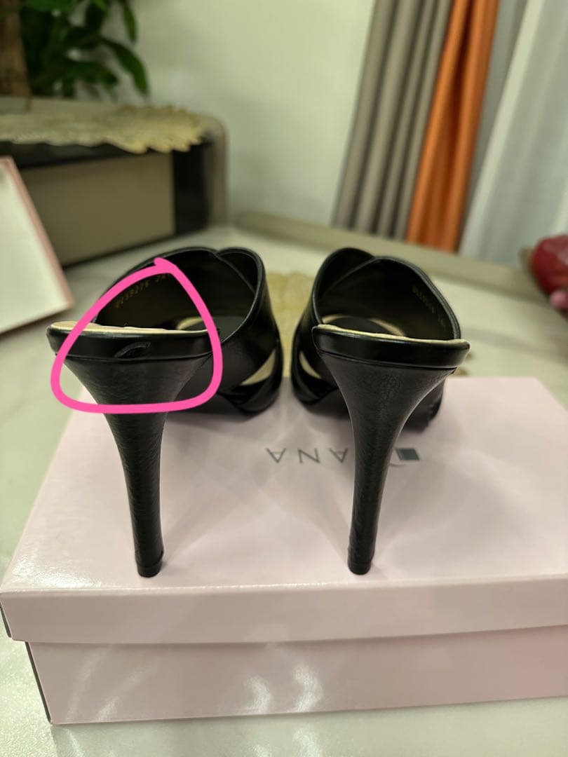 DIANAブラックレザー クロスオーバーミュール 高ヒール