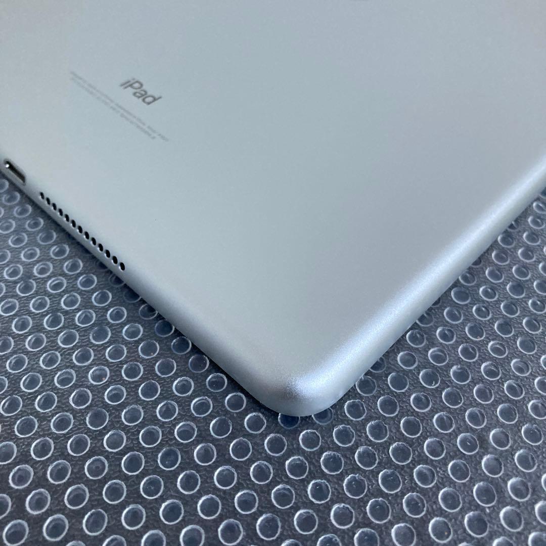 4002 極美品新品級☆電池最良好☆iPad5第5世代32GB SIMフリー☆