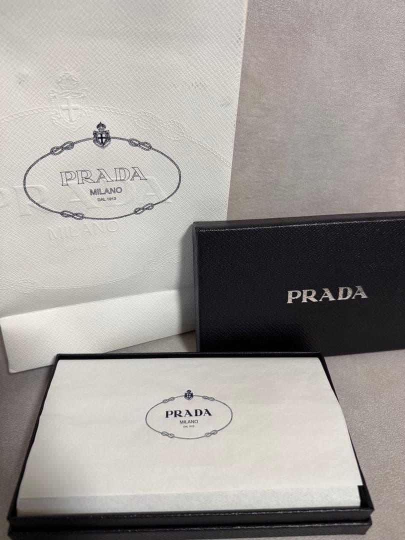 【美品】PRADA iPhone15PROケース ピンク