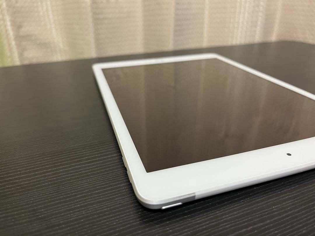 Apple iPad 第7世代 32GB WI-Fi+Cellular シルバー