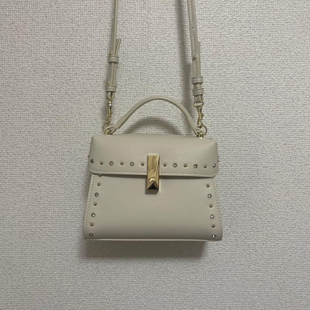 【リュタン】ビジュースタッズポシェット アイボリー