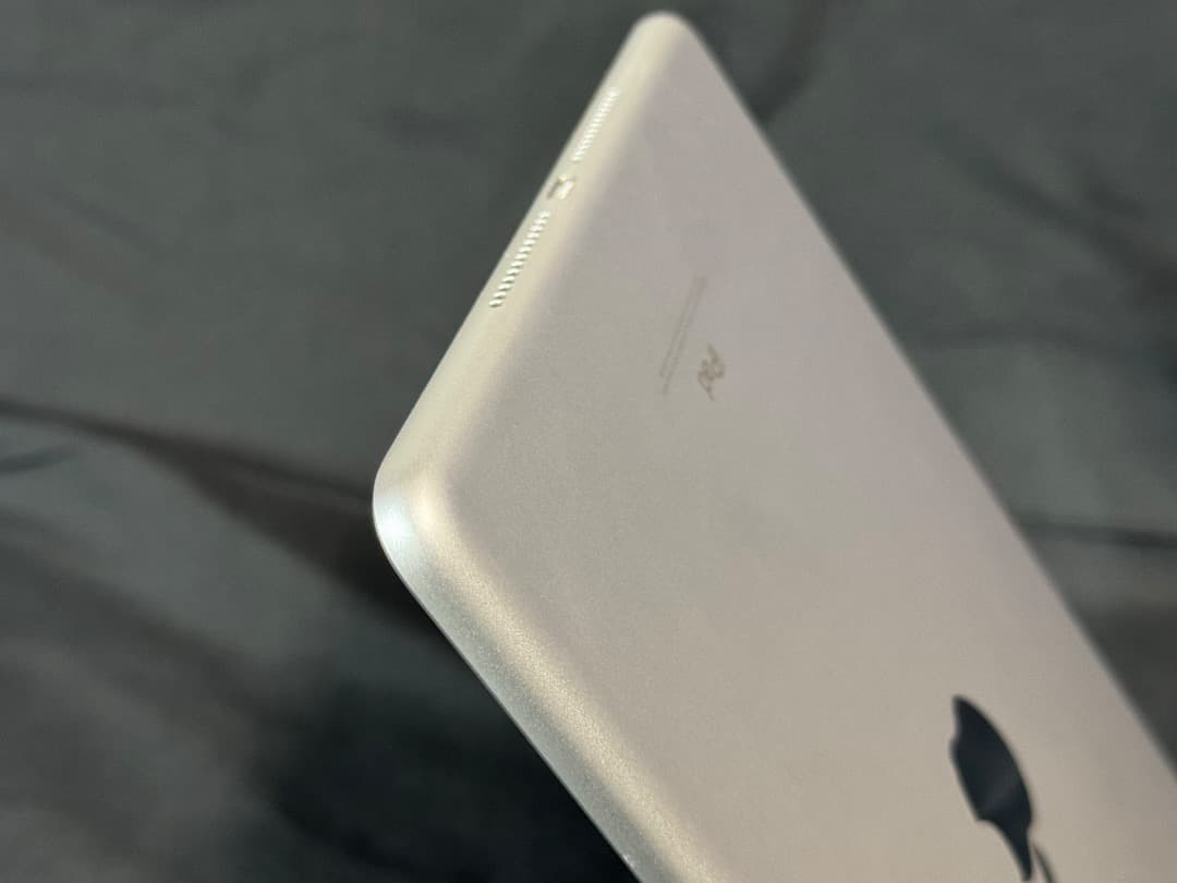 美品 iPad 第6世代 wifiモデル MR7G2J/A A1893