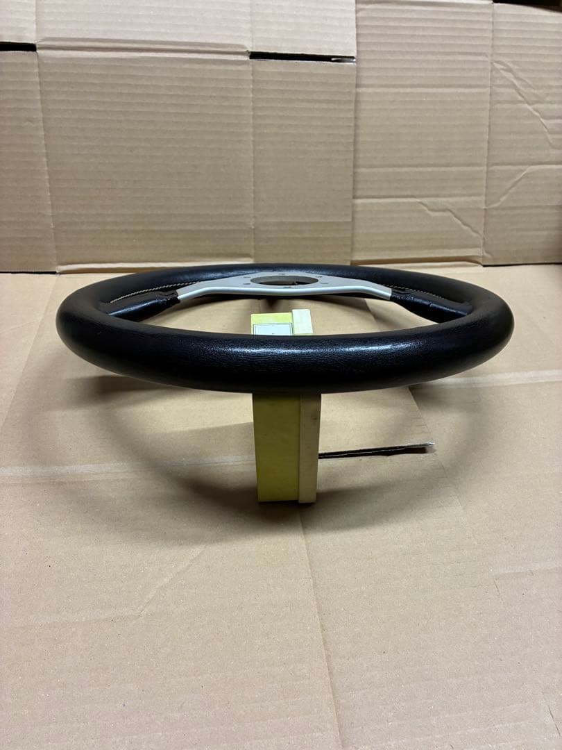 MOMO momo モモ ステアリング ハンドル キャバリーノ 旧車