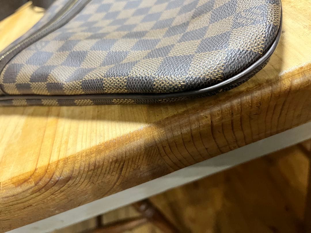 ルイ・ヴィトン斜めがけポシェットボスフォール難あり使用少ない美品ダミエ