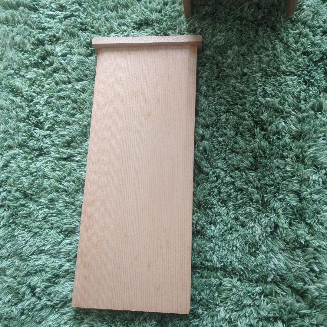 青緑色の葉模様の陶器花瓶