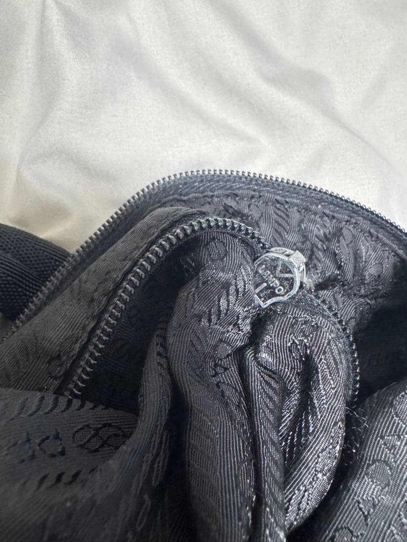 PRADA ナイロン　ハンドバッグ　白タグ