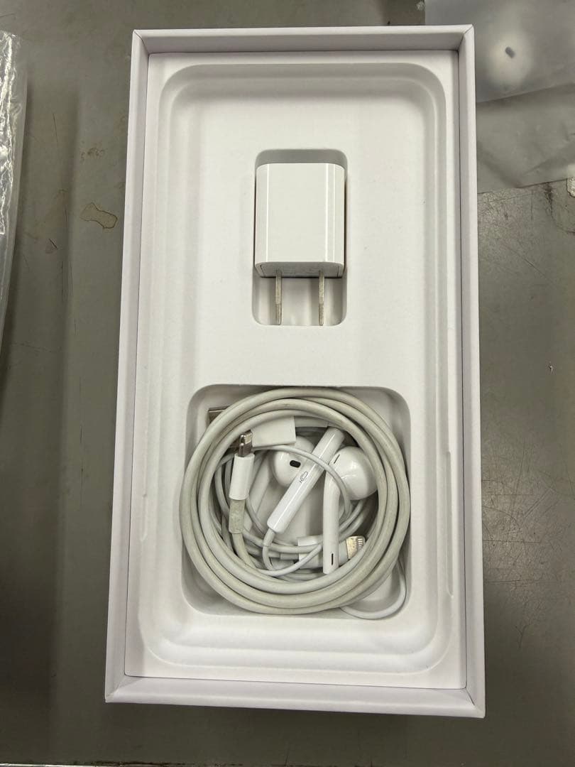 Apple iPhone 8 Plus シルバー 256GBバッテリー100%