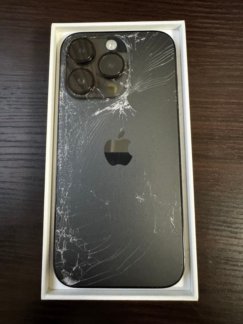 Apple iPhone 14 Pro (背面ひび割れ)