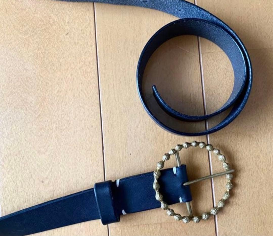 ミナペルホネン タンバリン ベルト minaperhonen 真鍮 ネイビー