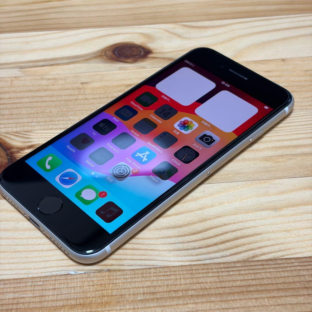 Q*e様 バッテリー新品　iPhoneSE第3世代64GB SIMフリー　美品