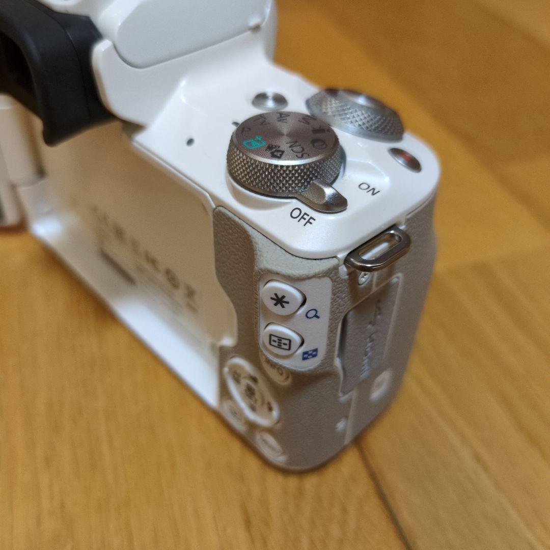 Canon EOS Kiss M ホワイト レンズ2本付き