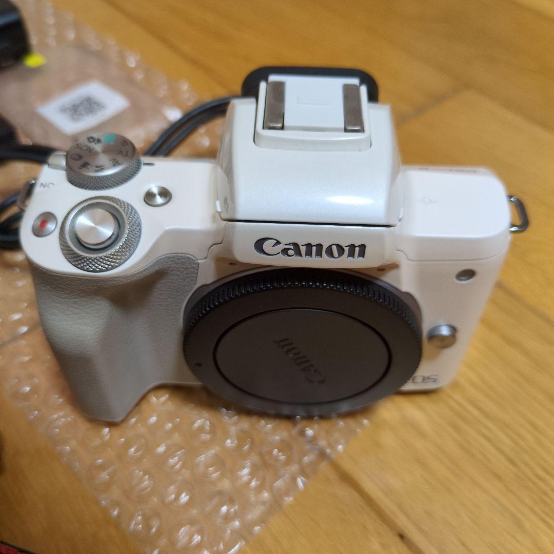 Canon EOS Kiss M ホワイト レンズ2本付き