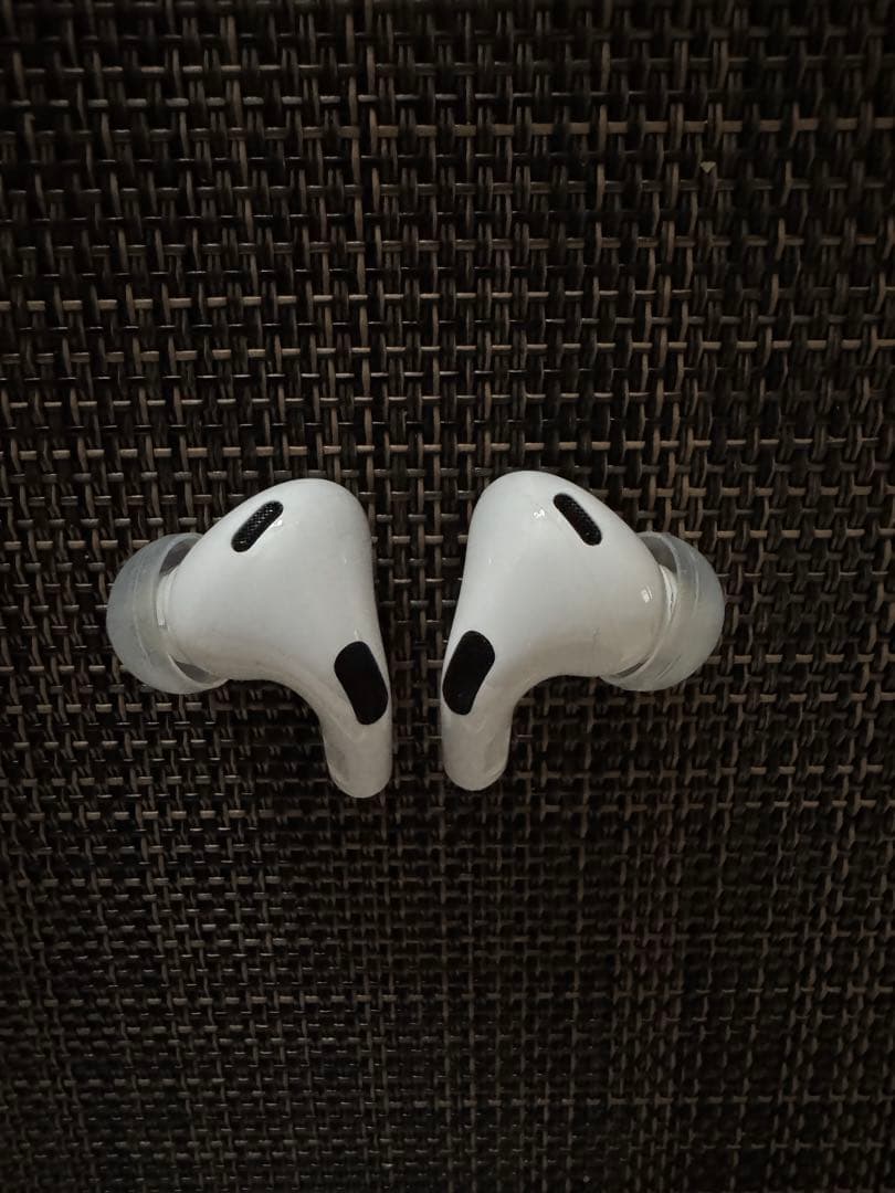 【美品 おまけつき】AirPods Pro 2(lightning端子)