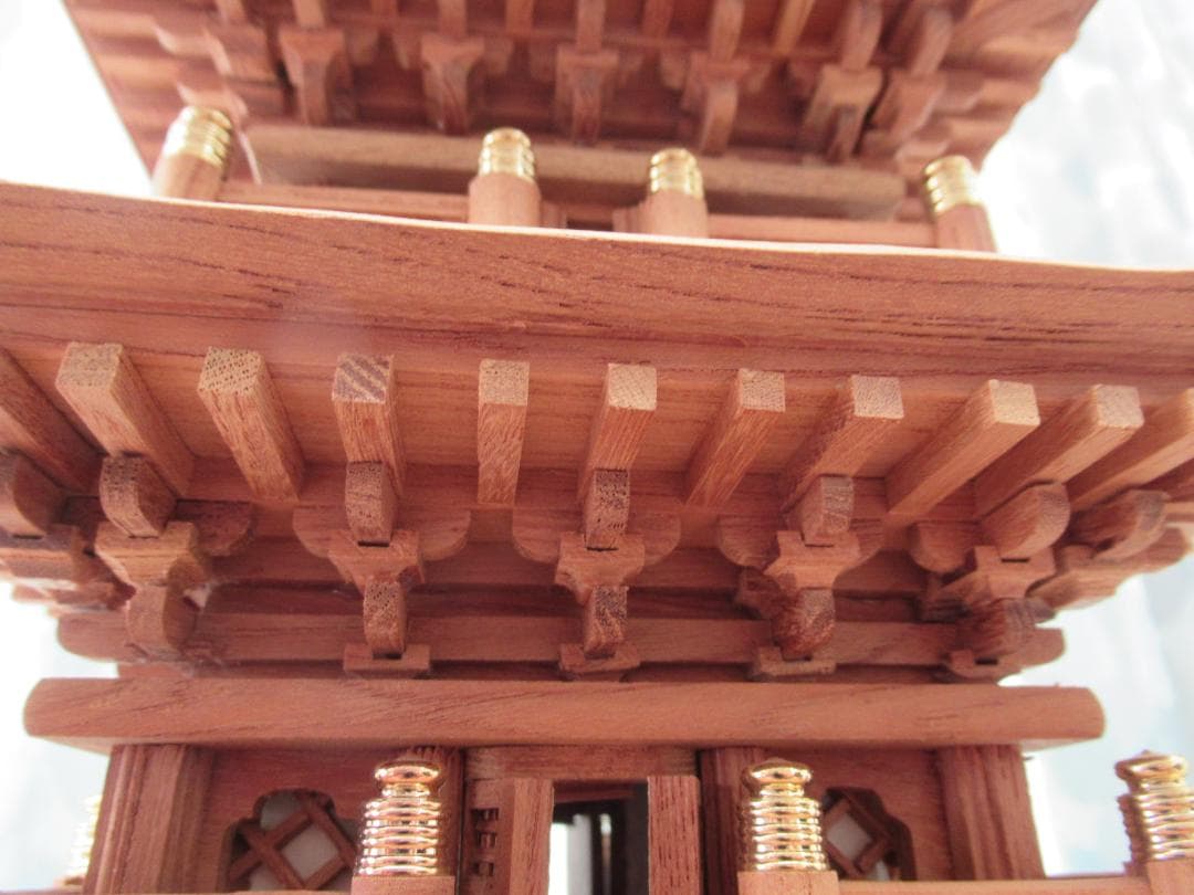 【修理品】五重塔模型　　大きさ：幅約２２×奥行２２×高さ６０ｃｍ　縮尺約１／５０