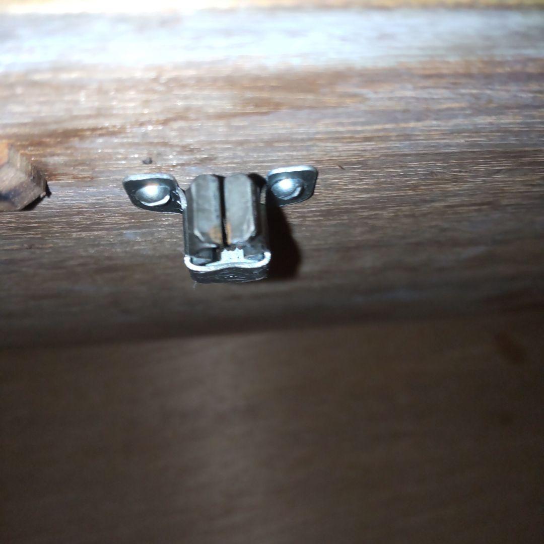 レトロな木製キャビネット 古い本棚 ガラス扉付き カーテン付き