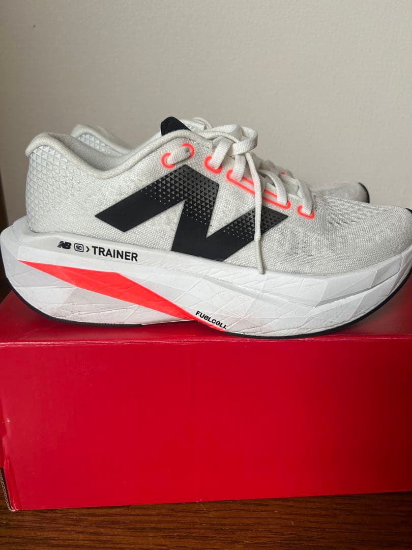 ニューバランスFuelCell SuperComp Trainer25.5cm