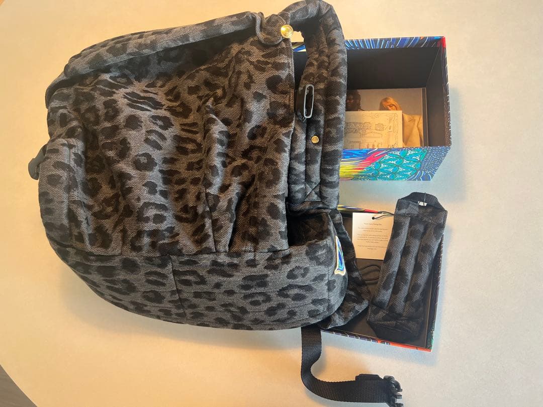 artipoppe ヒョウ柄 抱っこ紐