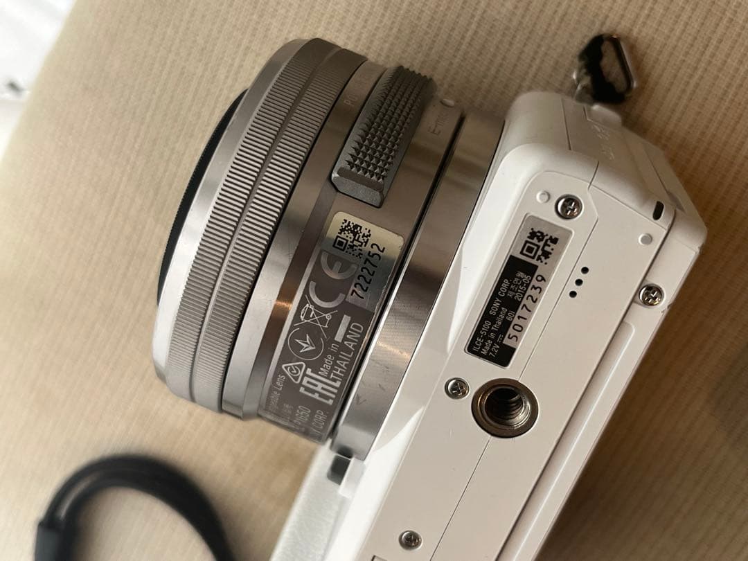 SONYソニーa5100 ILCE-5100USB充電可能ホワイトミラーレス一眼