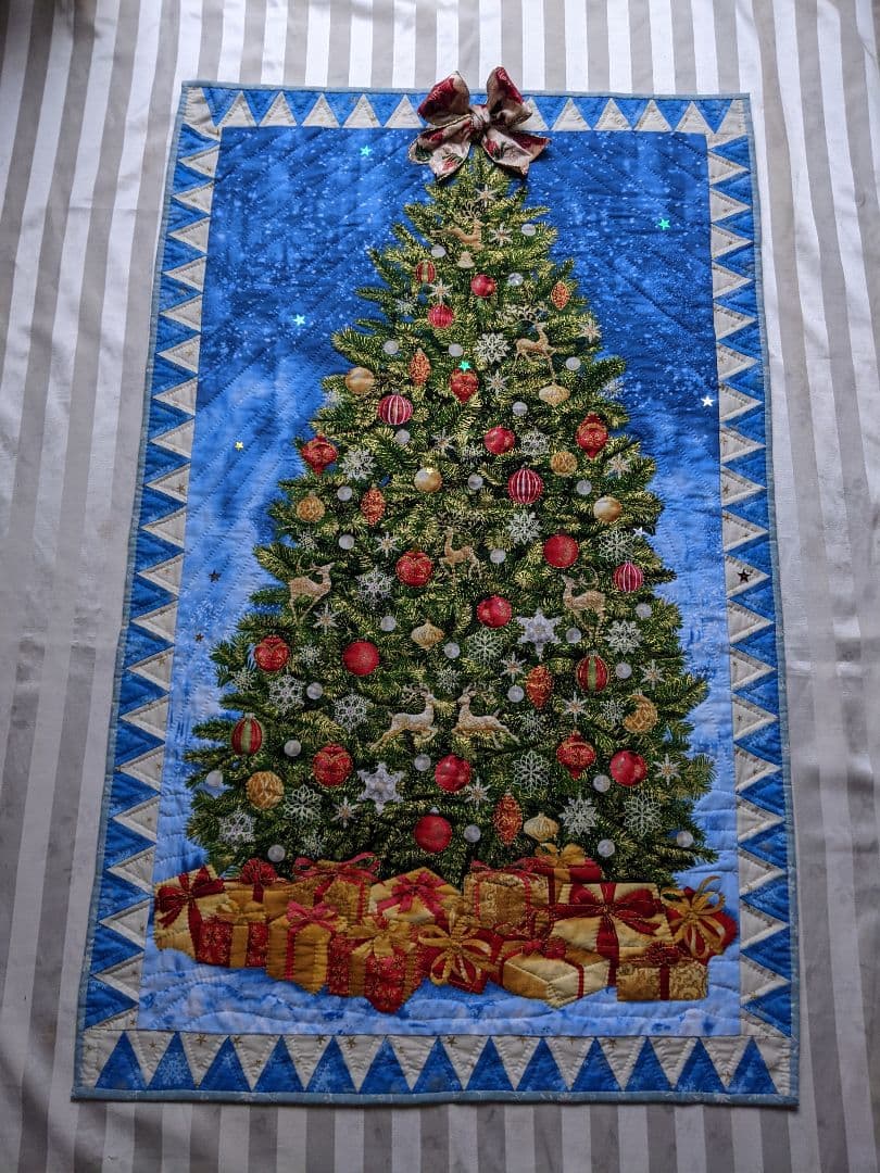 クリスマス　パッチワークキルト　タペストリー