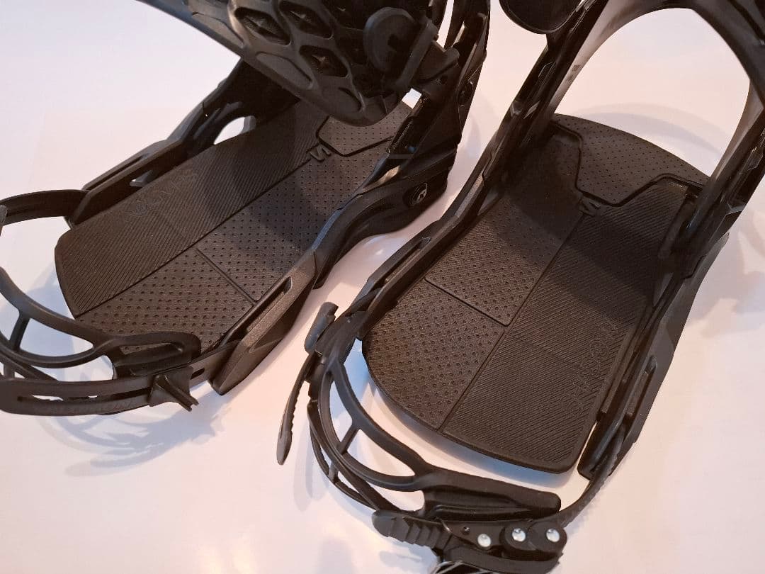 るー　SALOMON HOLOGRAM ほぼ新品