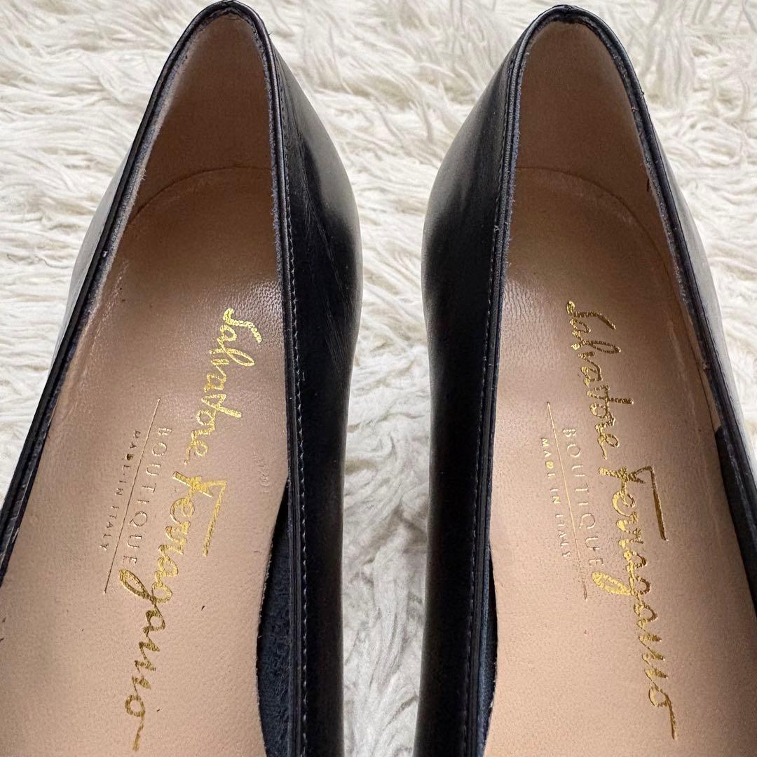 未使用級　サルヴァトーレ・フェラガモ23cm NOSTALGIA ヴァラリボン