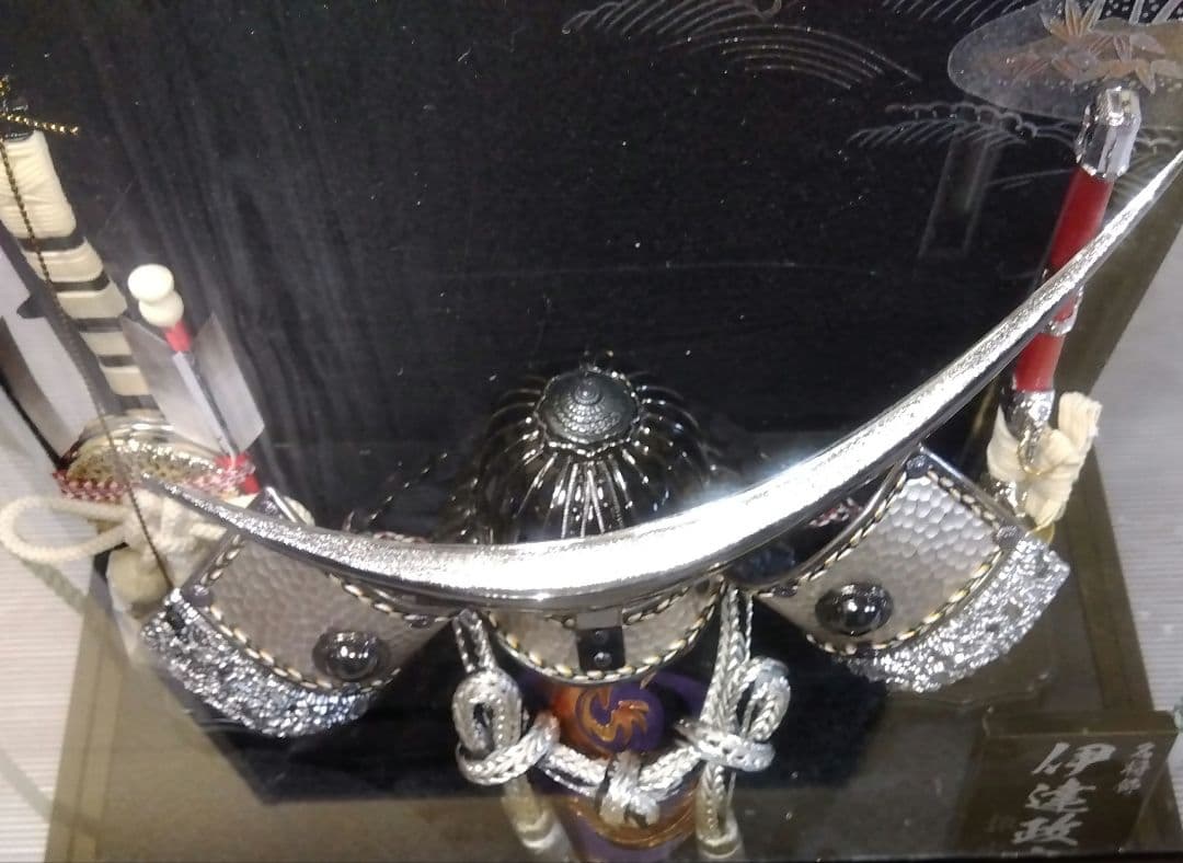 未使用日本人形節句人形8号行平燻し銀伊達兜弓太刀 横太刀付黒塗四方ケース銀ライン