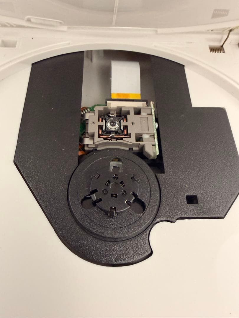 東芝 REGZA ポータブルDVDプレーヤー SD-P1010S ＋DVD5枚