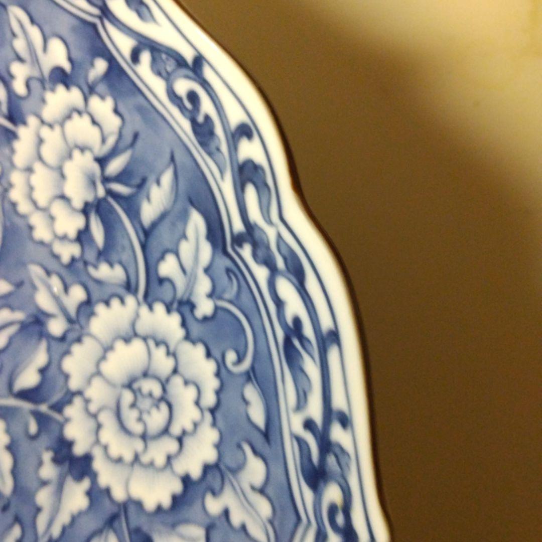 たちまるの青い花柄の陶磁器大皿