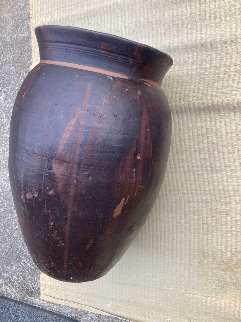 【古民具】大型 渋い黒釉 、ダークブラウン陶器の甕。 アンティークメダカ鉢。