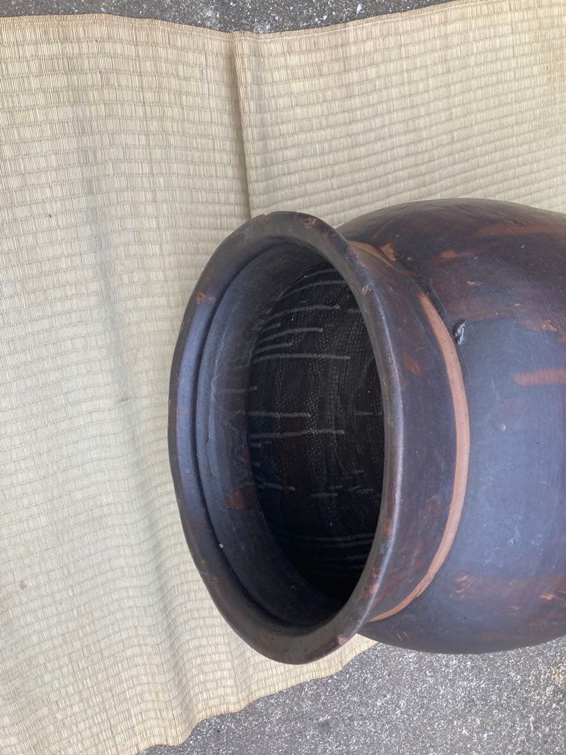 【古民具】大型 渋い黒釉 、ダークブラウン陶器の甕。 アンティークメダカ鉢。