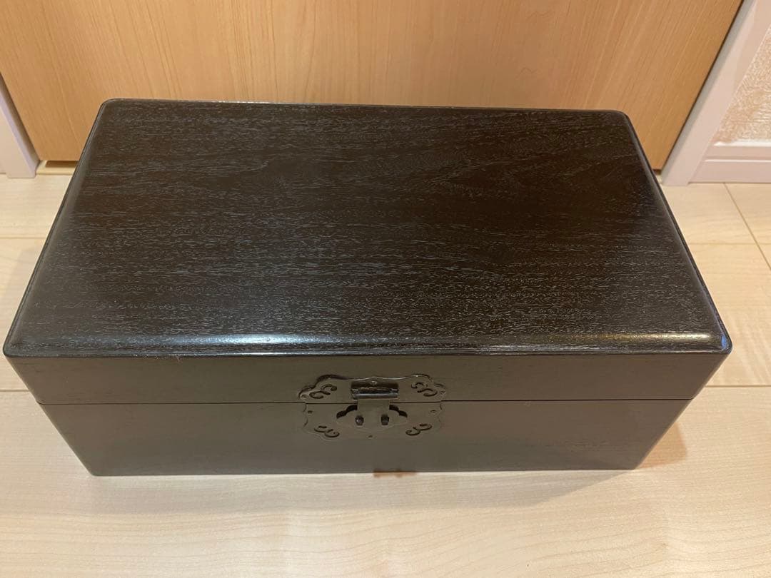 鑲箱擺件 高級感のある黒い木製の置物箱