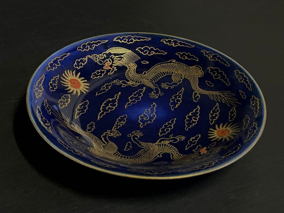 「母」 中国古玩 大清乾隆年製 十錦 金彩 龍文 瑠璃 中皿 （108Ｂ）