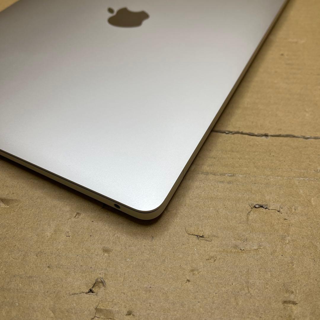 MacBook Air（M1,2020） 13.3インチ　シルバー　A2337