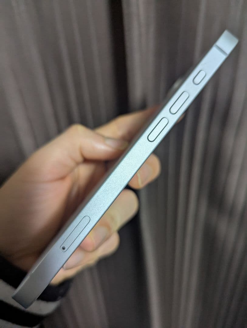 美品 iPhone 16e 128GB