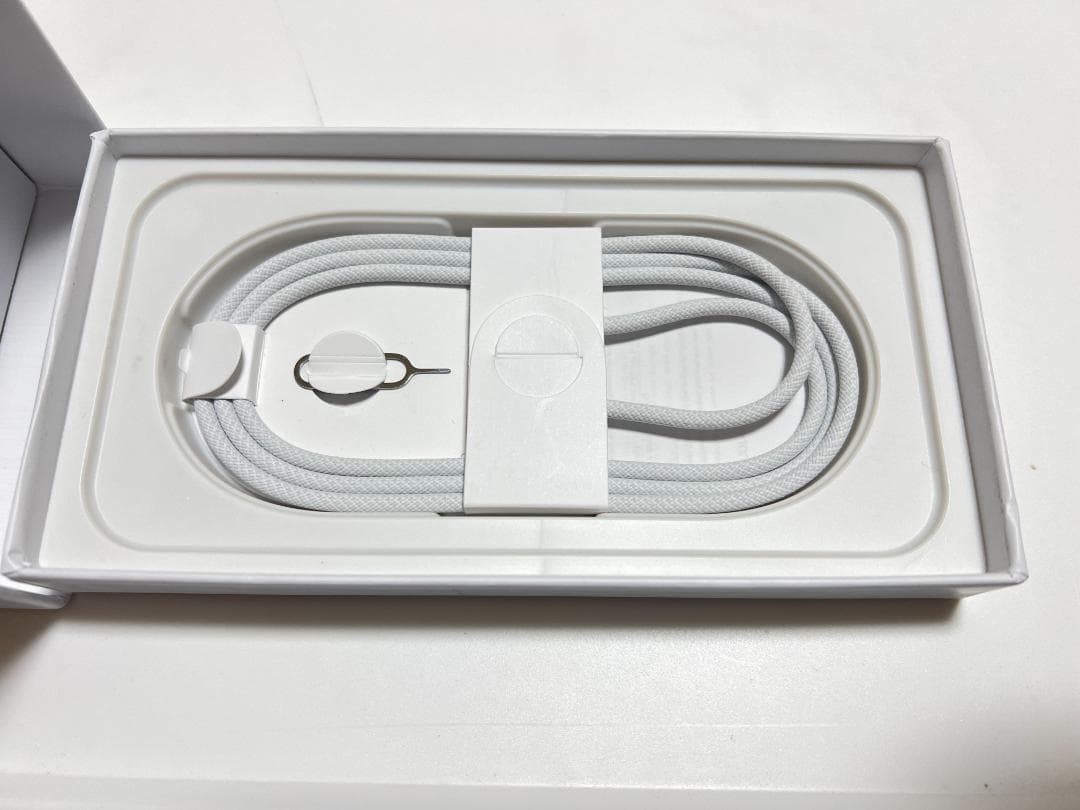 【美品】Apple iPhone16 128GB ブラック　海外版 BT89%