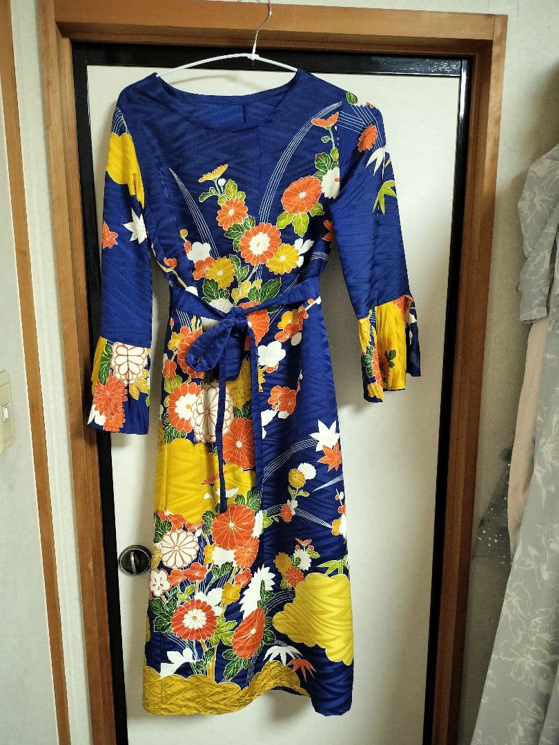 【ひより】正絹　古典柄　振袖リメイクフレアドレス　紺