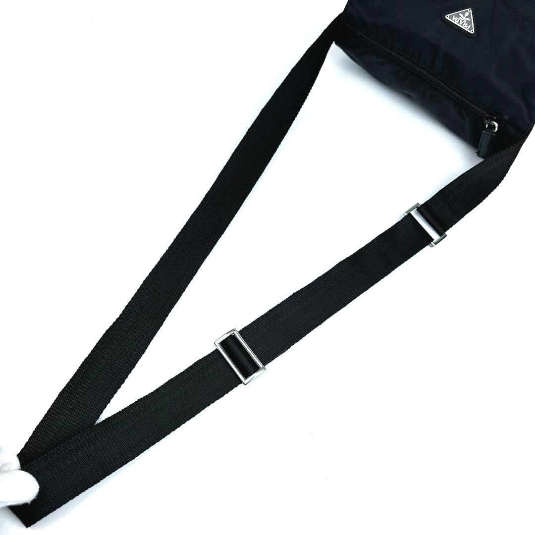 極美品 プラダ 三角ロゴ ショルダーバッグ シルバー金具 男女兼用 黒 ナイロン