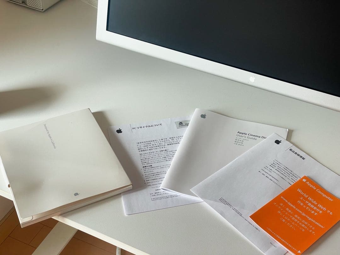 Apple Cinema Display 付属:VESAマウント/USB-C変換