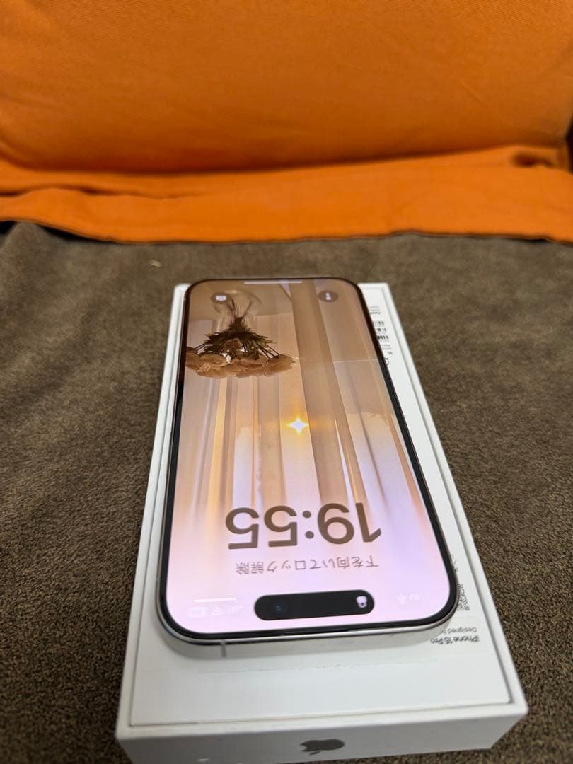 SIMフリー iPhone 15 Pro 256GB ホワイトチタニウム 美品