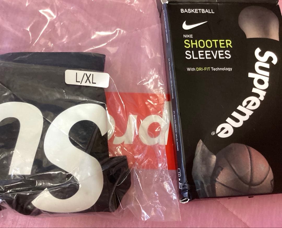 Supreme NIKE ロゴ　アームカバー 【片方】ブラック