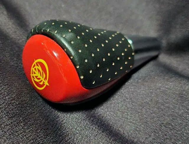 シャア専用オーリス 純正シフトレバー ジオニックトヨタマーク