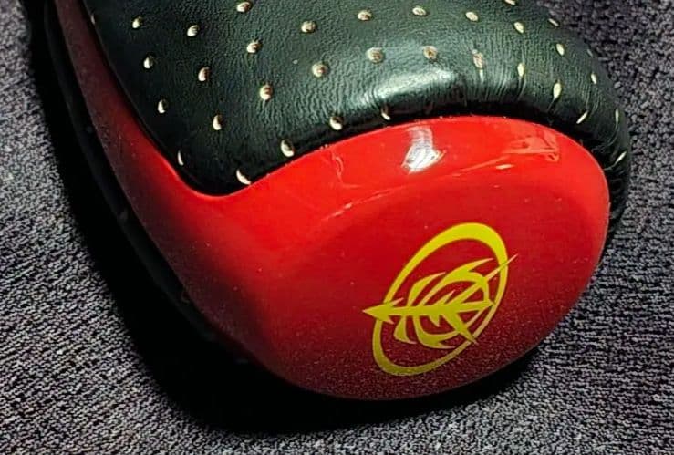 シャア専用オーリス 純正シフトレバー ジオニックトヨタマーク